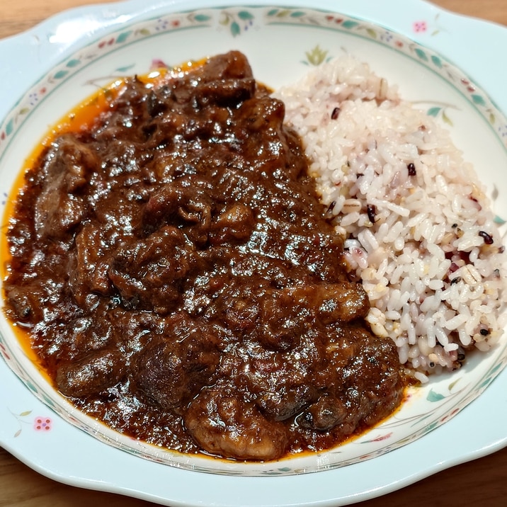 本気の牛すじ欧風カレー!スパイス✕旨味爆弾投入!